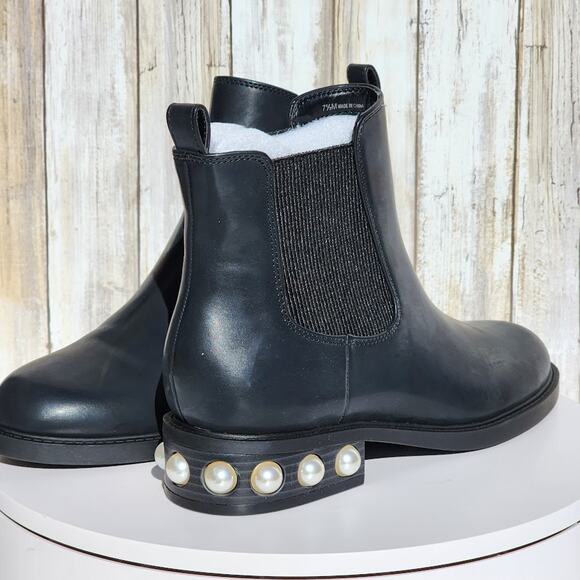 NEW - On 34th Jeovana Pearl Chelsea Booties - Size 7.5 M - Picture 3 of 10